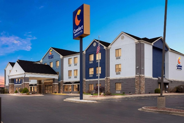 Comfort Inn & Suites Kenosha-Pleasant Prairie image 1